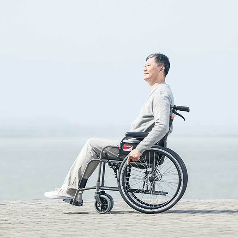 鱼跃(Yuwell)折叠轮椅便携式轻便老人旅行手推车代步车减震铝合金免充气轻便折叠H062有安全带高清大图