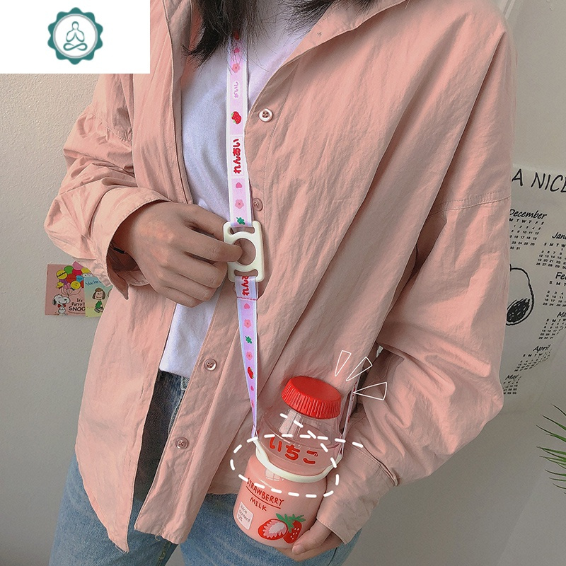 网红斜挎少女心塑料杯日系饮料杯可爱学生水杯女儿童便携杯子水壶 封后 香蕉实色+背带绳保温壶