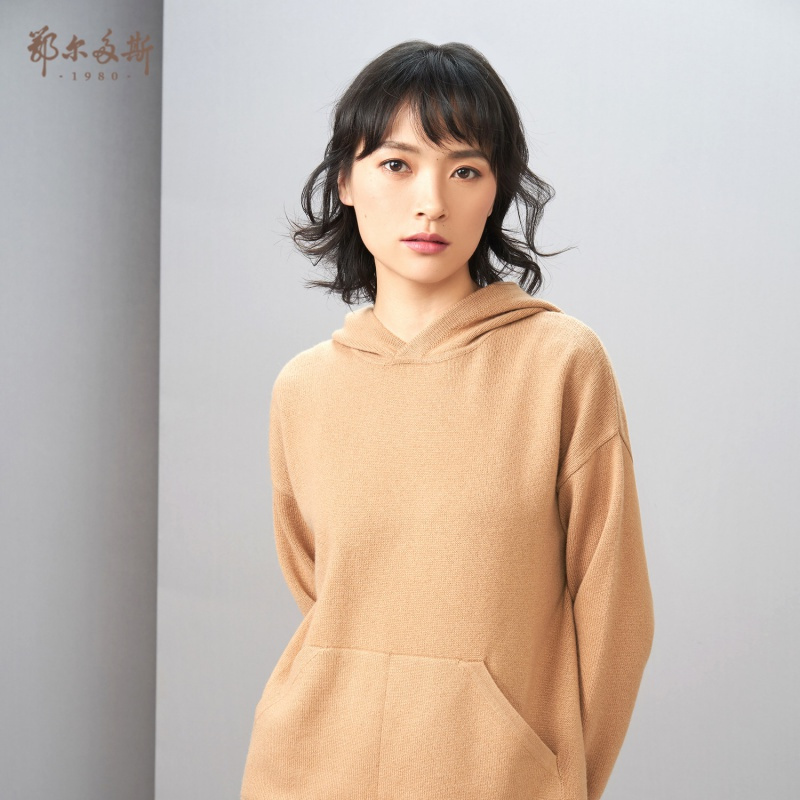 鄂尔多斯1980 落肩袖仿卫衣版型带帽女士羊绒针织衫