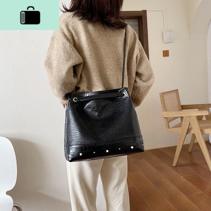 复古港风单肩包大包包女2020新款潮韩版女包质感斜挎包时尚水桶包NEW LAKE女斜挎包图片