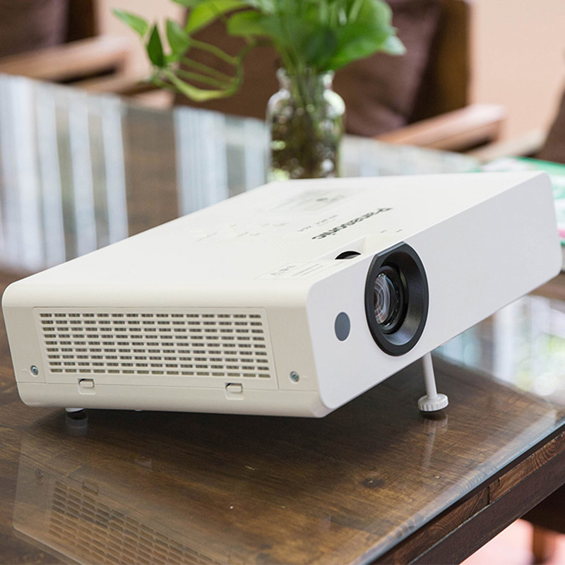 松下(Panasonic)PT-WX3901投影仪商务办公培训教学会议家庭影院投影机家用高清高亮投影仪 (4000流明 1024×768分辨率)