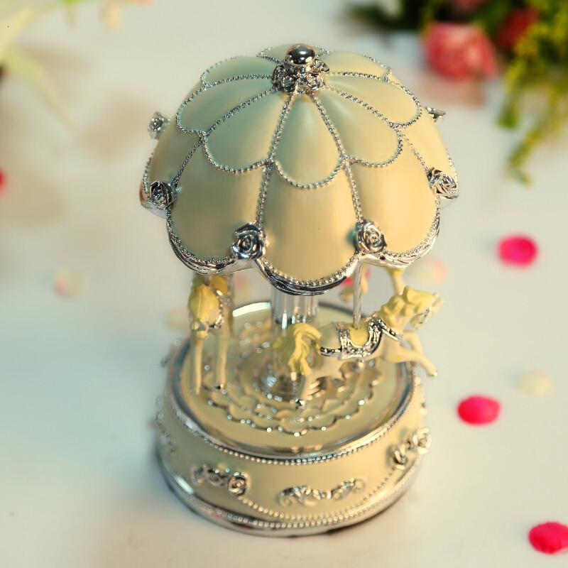 教师节送老师生日女生创意实用木马旋转音乐盒水晶球八音盒情侣