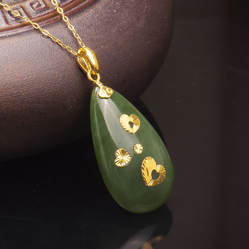 梦克拉金镶玉吊坠和田碧玉水滴吊坠足金爱心吊坠黄金镶嵌玉石项坠女款