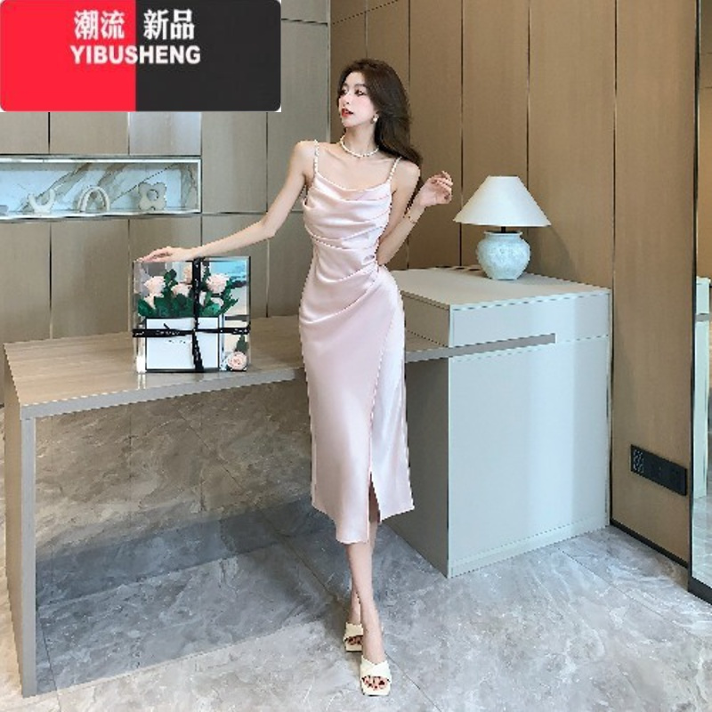 YIBUSHENG高级感钉珠吊带连衣裙女法式荡领醋酸礼服裙开叉名媛收腰包臀裙