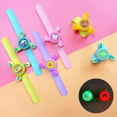 宇航员旋转啪啪圈防蚊卡通可爱驱蚊手环女防蚊虫学生儿童成人手链 卡套啪啪圈随机两件