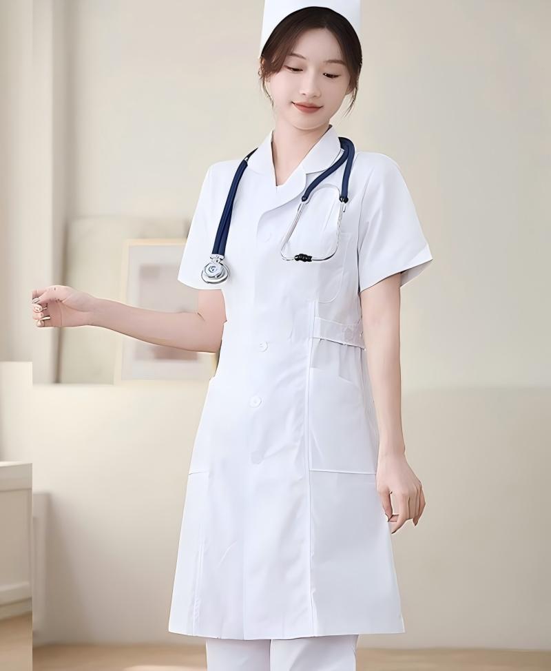 名宇艺护士夏服本院XL白色、涤平、棉35%,涤65%、开衫、短袖、燕尾领、三个口袋、8粒纽扣