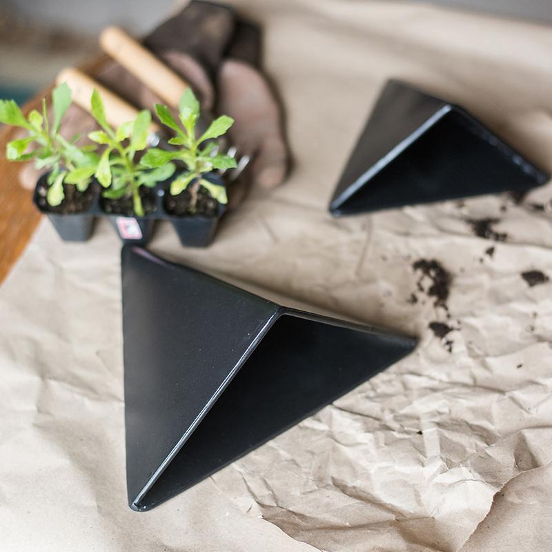 家柏饰(CORATED)黑三角壁挂花器 花盆 墙面装饰杂货花园种植几何设计 三角壁挂花器小号 大高清大图