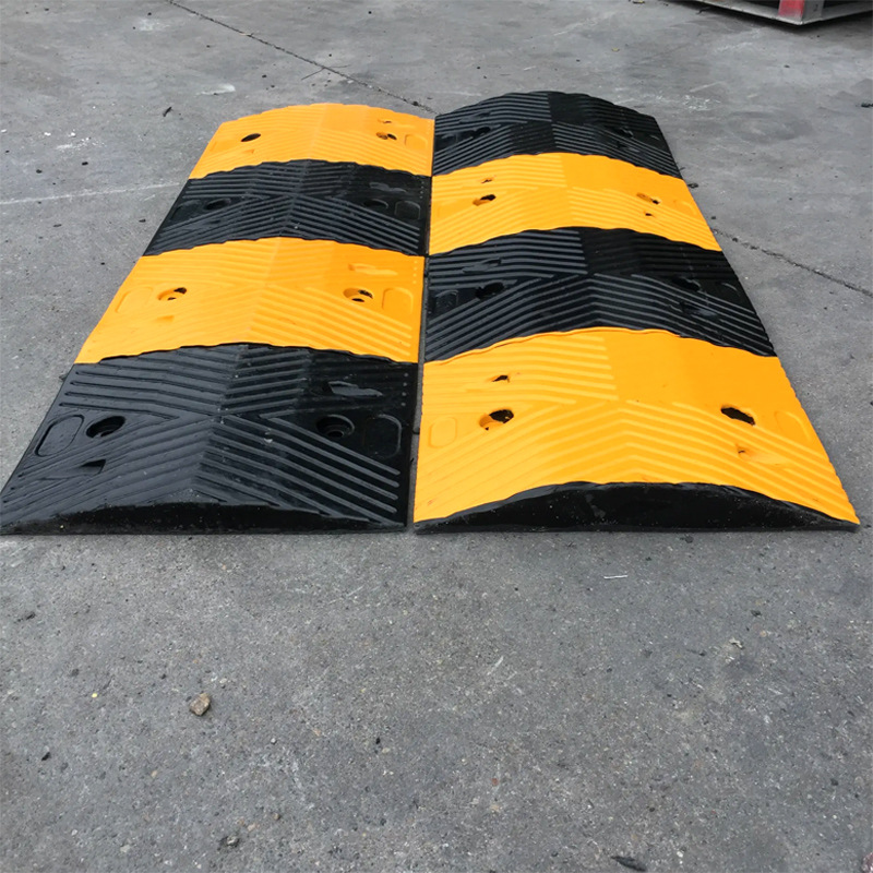 君绘减速带 橡胶减速带 斜坡缓冲带 汽车限速缓冲带 100*35*4cm高清大图