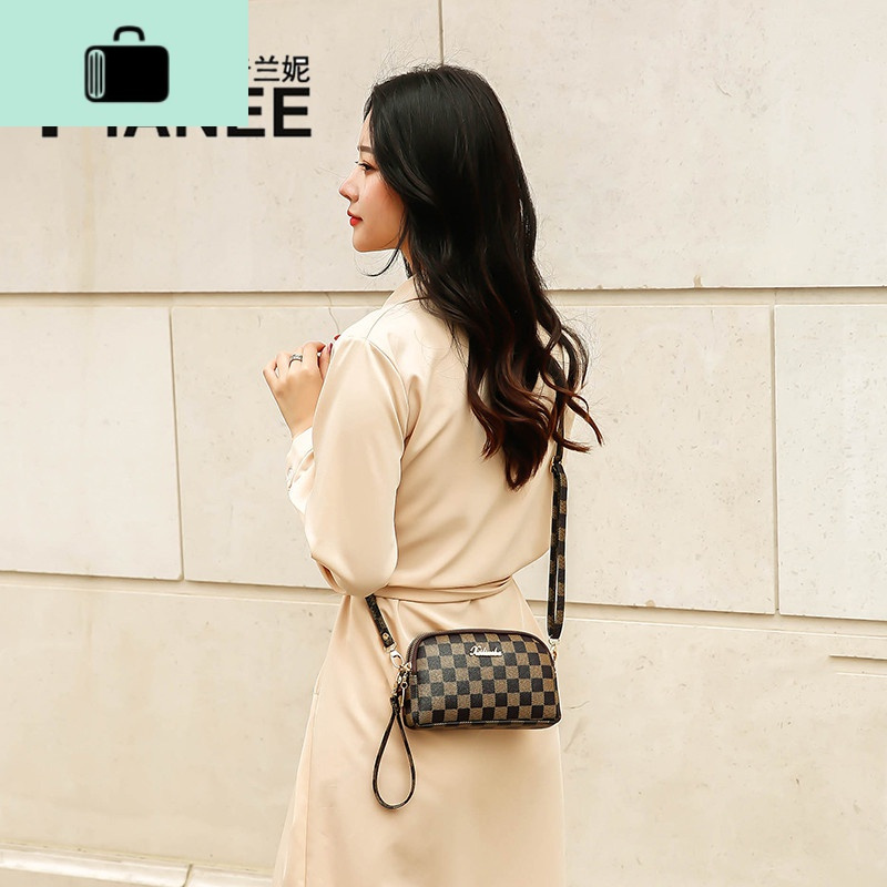 中年女包新款2020斜挎小包包百搭女士手机零钱包迷你双层手腕包潮new