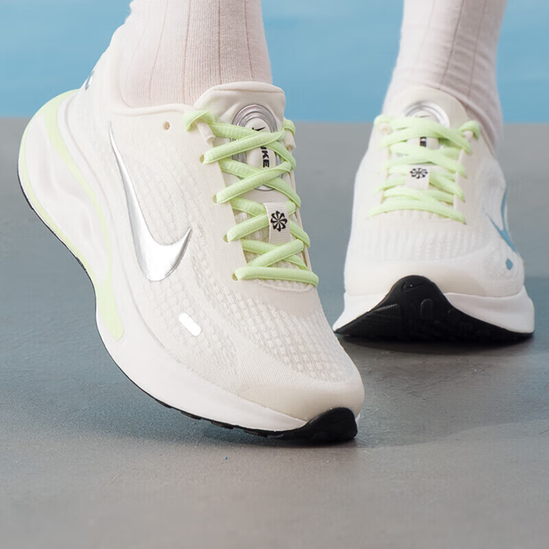 耐克(NIKE)女鞋新款运动鞋时尚健身训练Journey Run缓震跑步鞋FJ7765-115 ZP