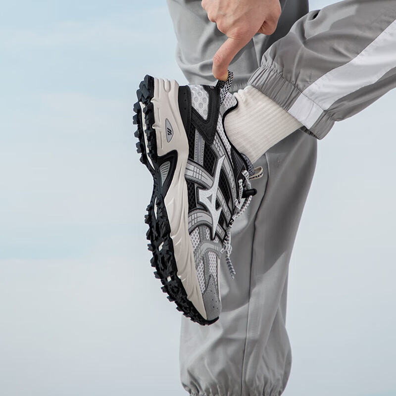 美津浓(MIZUNO)男鞋女鞋 2024春季新款情侣慢跑运动鞋潮流时尚舒适透气休闲鞋 D1GH2409