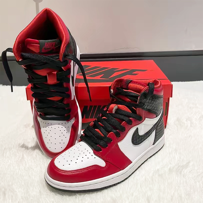 [经典aj]nike/耐克air jordan 1丝绸蛇纹 黑白红芝加哥 高帮篮球鞋cd