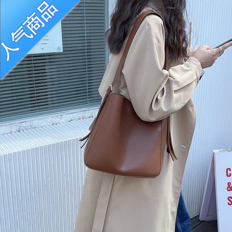 封后复古大容量包包女2022新款潮时尚水桶包质感小众腋下包百搭斜挎包