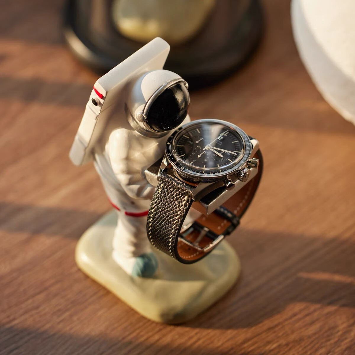 翊橙创意手表台宇航员手表架表台支架收纳托盘展示架表托架家用礼物 1个装高清大图