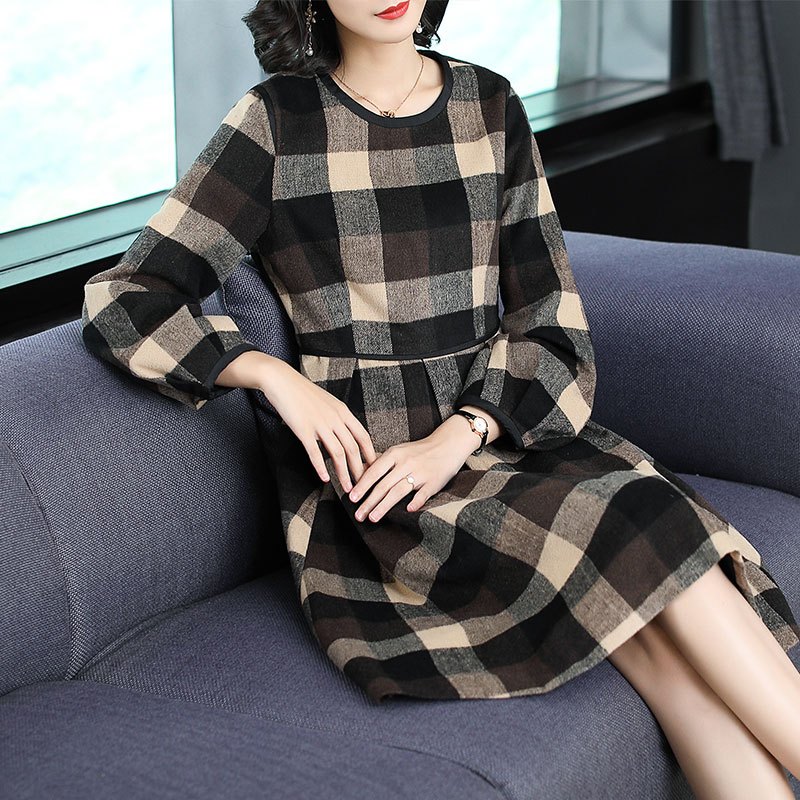 显瘦格子长袖毛呢连衣裙秋冬装2018新款女装中长款修身收腰a字裙