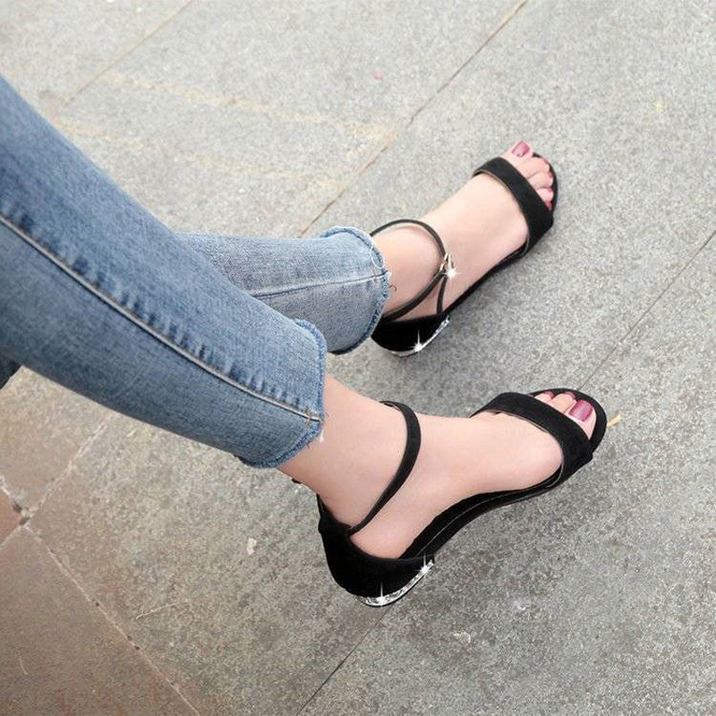 时尚夏季新款韩版简约露趾平底低跟凉鞋