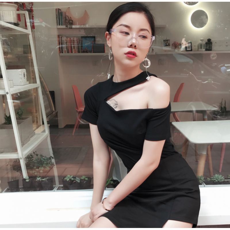夏季夜场斜肩小心机短袖女装2018修身显瘦露肩性感T恤不规则上衣
