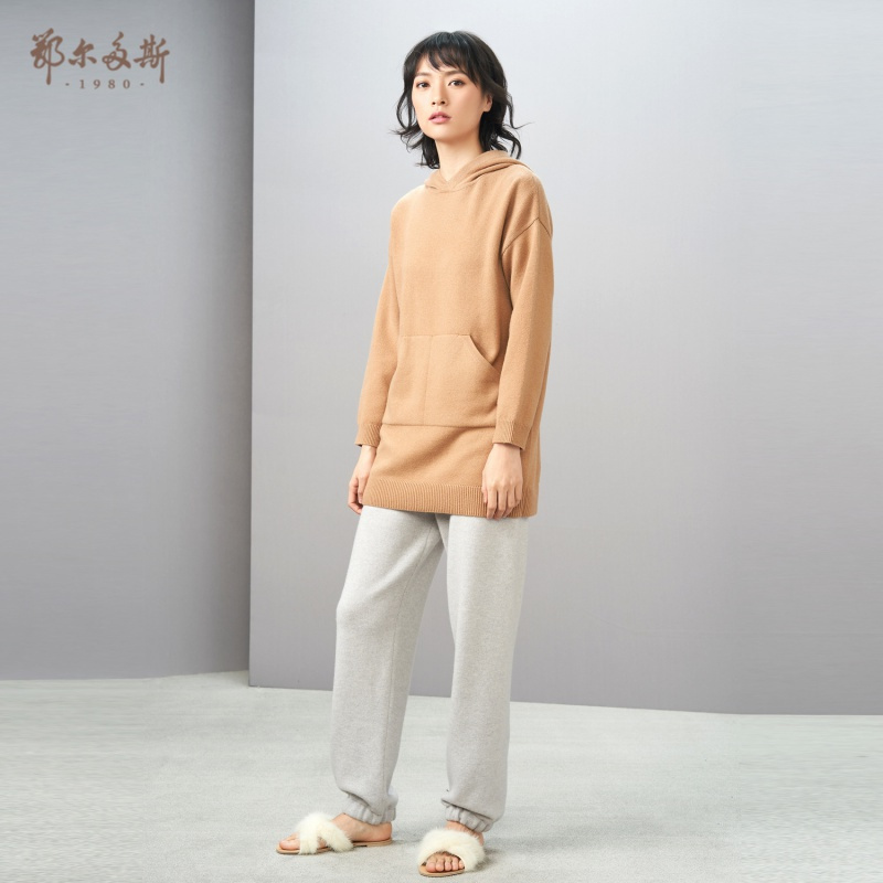 鄂尔多斯1980 落肩袖仿卫衣版型带帽女士羊绒针织衫