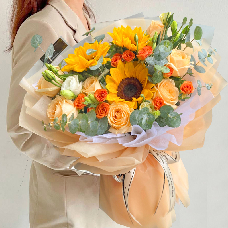组合花束 昆明向日葵*1+橙色泡泡*2+香槟玫瑰*3+洋桔梗香槟色*2+白色满天多支*1 (单位:束)高清大图