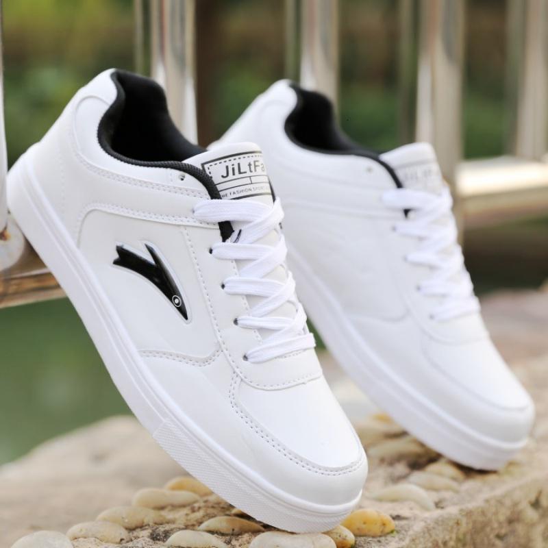 骆驼潮春夏季白色男鞋子韩版潮流布鞋男士运动休闲平板鞋百搭小白鞋潮