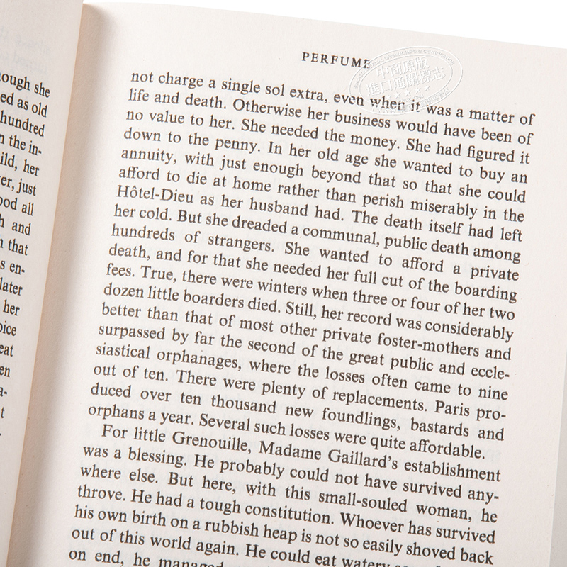 [正版]香水(暗黑封面)聚斯金德 英文原版 Perfume(Penguin Essentials)中商原版高清大图
