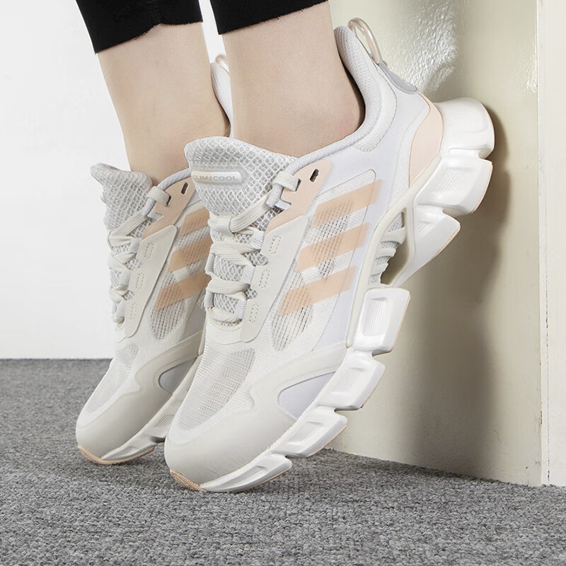 阿迪达斯女鞋IG3131高清大图