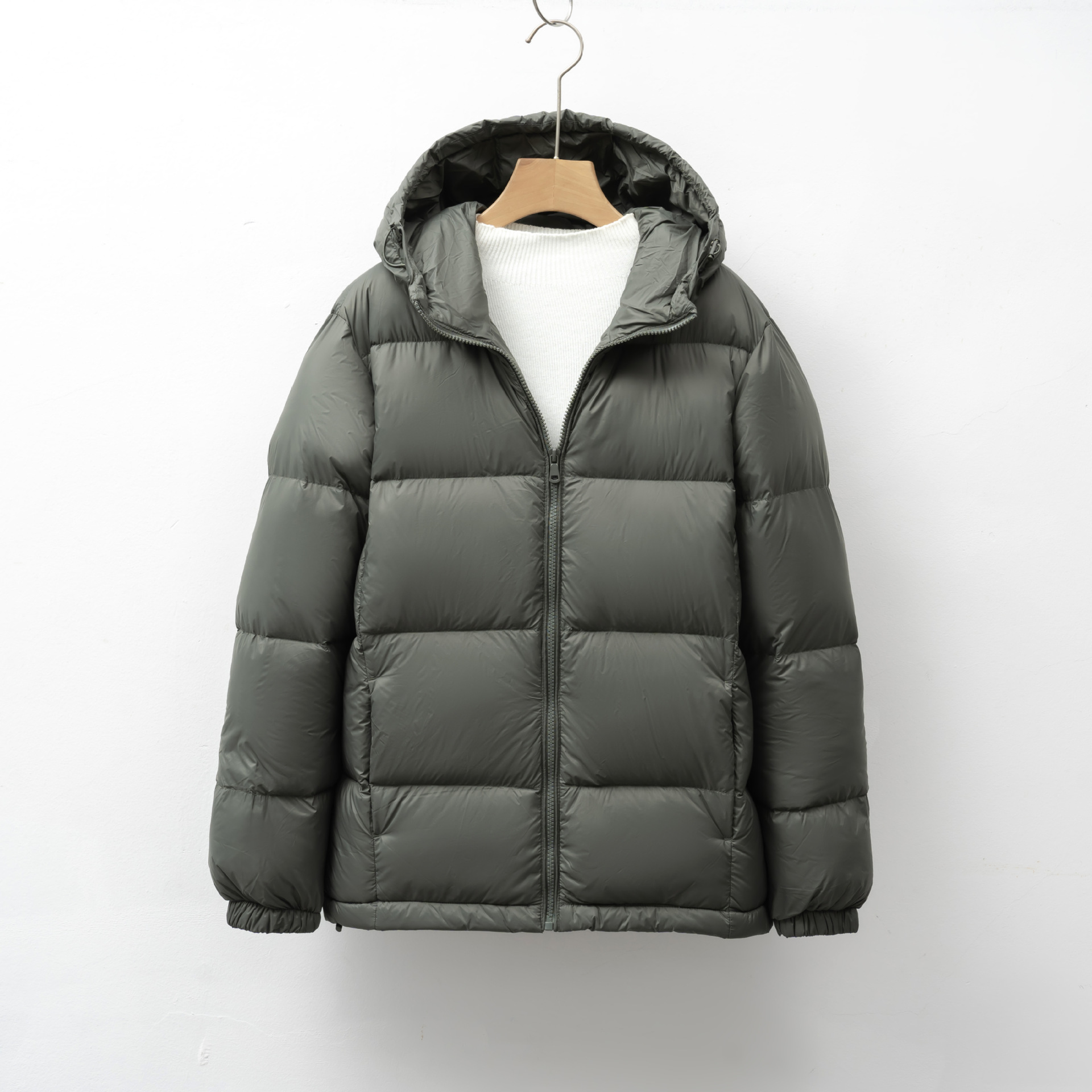 羽绒服新国标90绒女冬季连帽防风休闲百搭面包服防寒外 军绿色 M