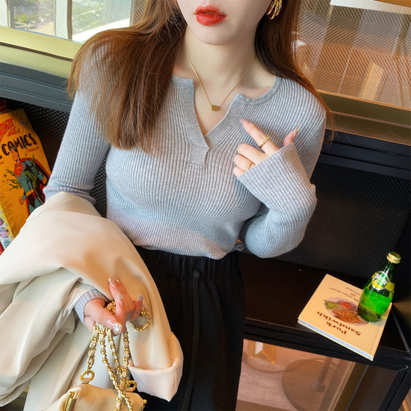 [2.5折价56元]唐狮秋冬新款女V领净色修身长袖打底衫简约百搭时髦韩版潮流