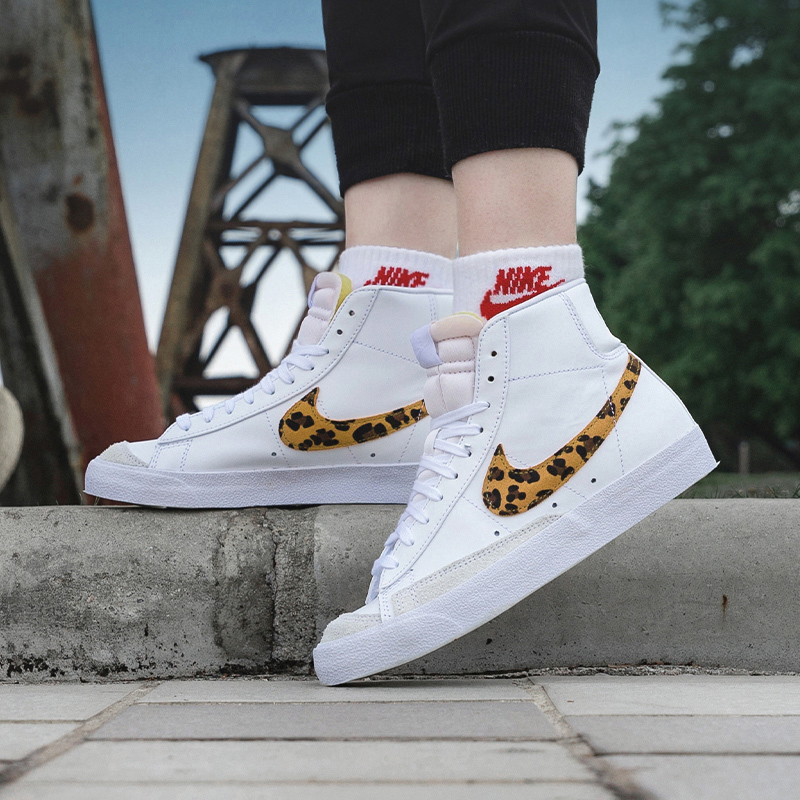 Nike/耐克 女鞋21新款W BLAZER MID ’77 SE舒适耐磨休闲板鞋 DA8736-101