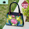 2020新款中老年女包民族风绣花包包刺绣帆布小包中年女士手提包NEWLAKE 孔雀红【孔雀红牡丹】