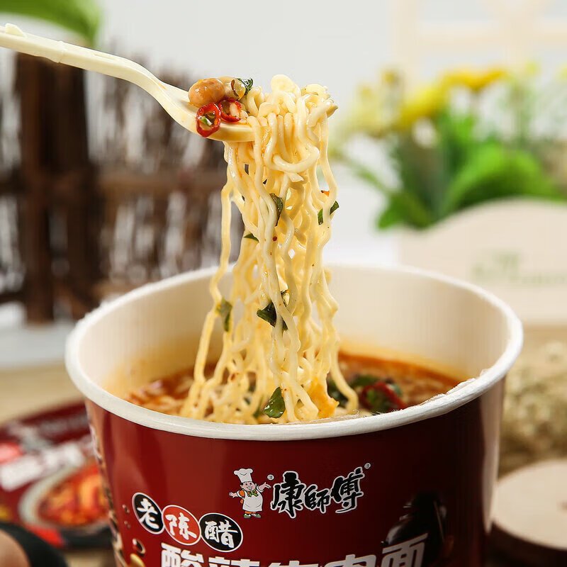 康师傅 方便面 经典老陈醋酸辣牛肉面 121g*12桶 泡面桶装 方便面整箱