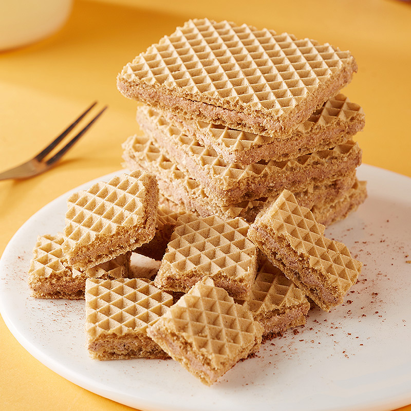 欧贝拉威化小方摩卡味300g整箱好吃不贵的零食小吃充饥夜宵散装休闲