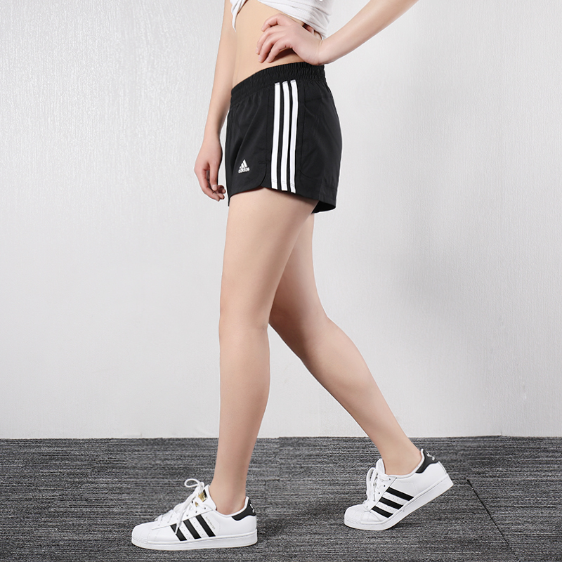 阿迪达斯(adidas)EC0475女梭织短裤,穿着透气舒适短裤