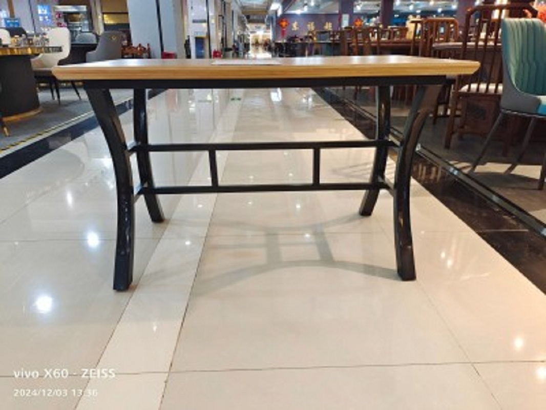 舵途餐桌 1.3m*0.8m 张高清大图