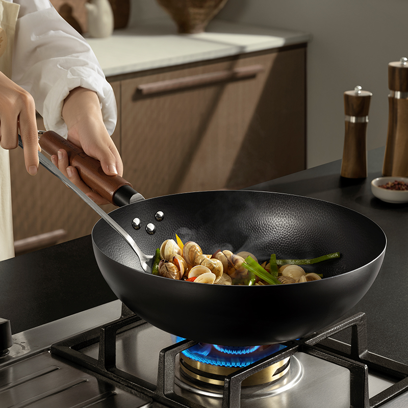 康巴赫锻打精铁锅高清大图