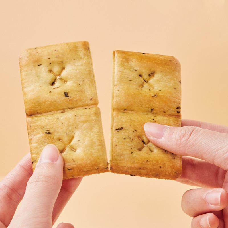 不二情书 梅干菜 梅干脆薄饼干 梅菜扣肉味 520g*2盒 饼干整箱