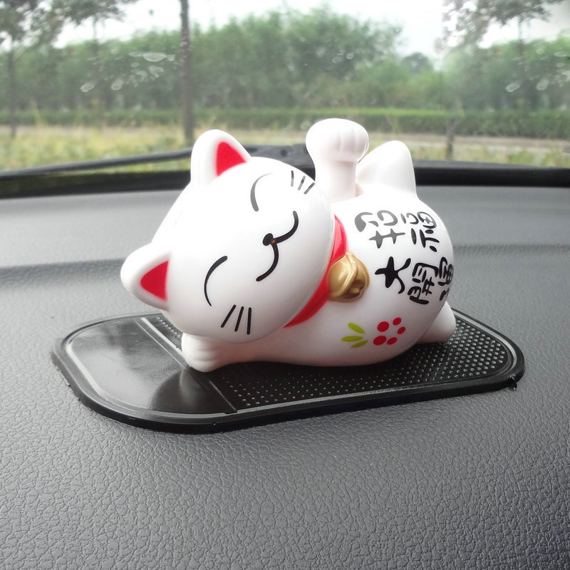 太阳能招财猫摆件 汽车摆件 车载摇手招财猫可爱卡通车内玩偶 车内摆件创意
