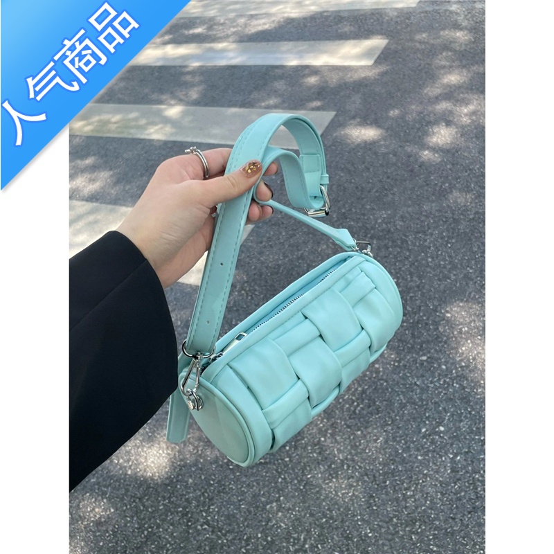 封后小众设计编织圆筒包包女2022新款休闲百搭单肩斜跨小包洋气小圆包女包