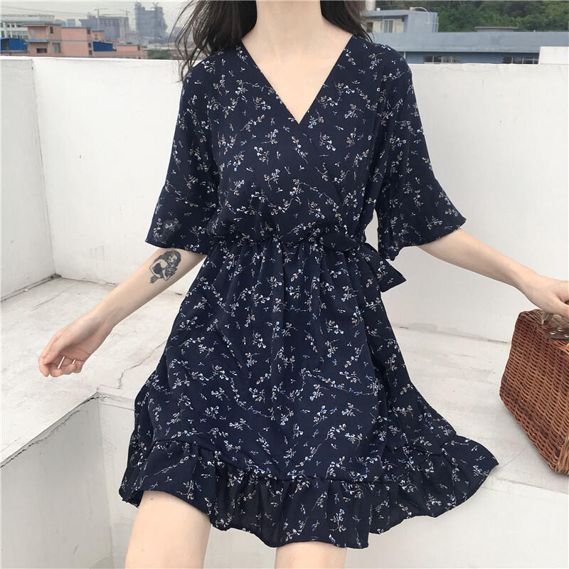夏季新品文艺小清新雪纺短袖连衣裙女高腰V领荷叶袖系带娃娃裙潮米色均码
