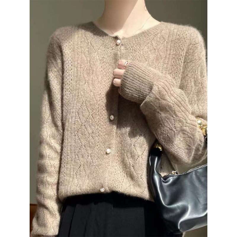 年秋冬新款仿羊毛圆领针织开衫珍珠扣镂空菱形钩花宽松外套女