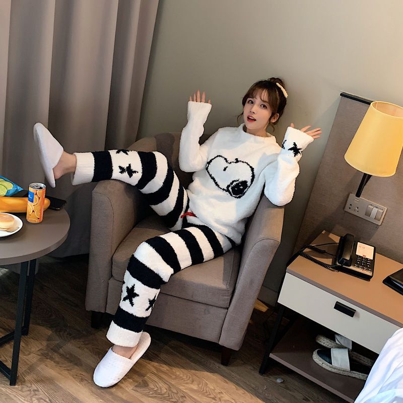 波迷娜(BOMINA)史努比软绵绵睡衣女冬可爱白色保暖日系珊瑚绒服冬季套装 白色 均码(125斤以内可穿)