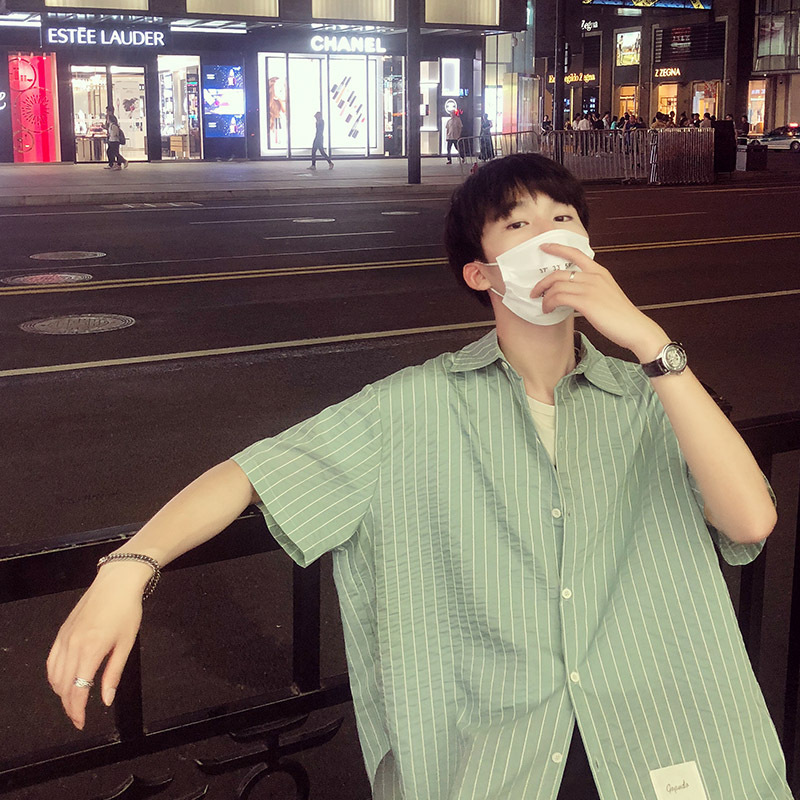 夏款气质的衣服韩版情侣条纹短袖衬衫男生港风bf宽松衬衣时尚