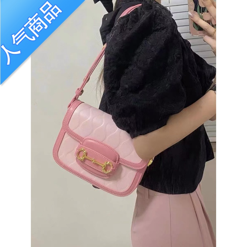 封后粉色腋下包小众感轻奢女包2022新款休闲马鞍包单肩斜挎包女斜挎包