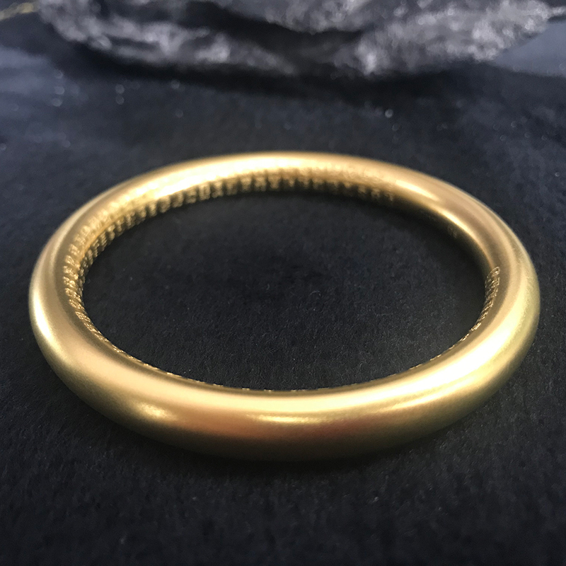 金一 足金999古法传承经文哑光女士 黄金手镯简约首饰送女友母亲节礼物(计价) ABEG01