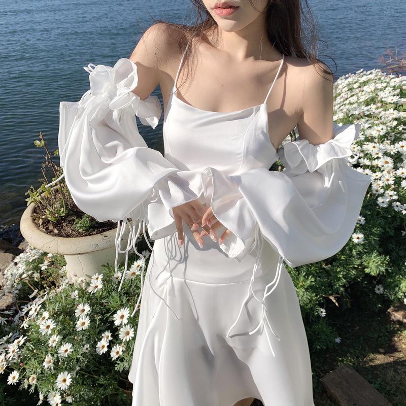 权小威 旅行穿搭拍照衣服仙三亚海边度假沙滩裙白色吊带露背显瘦连衣裙