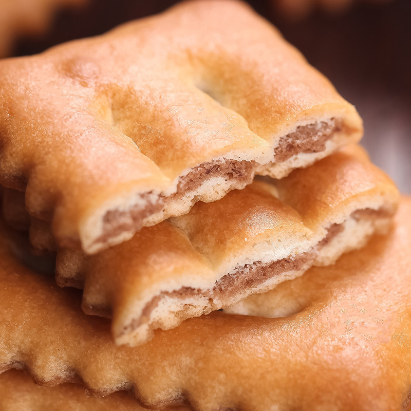 冬己小枕头饼干100g网红零食散装多口味整箱红豆咸蛋黄夹心小包装冬已