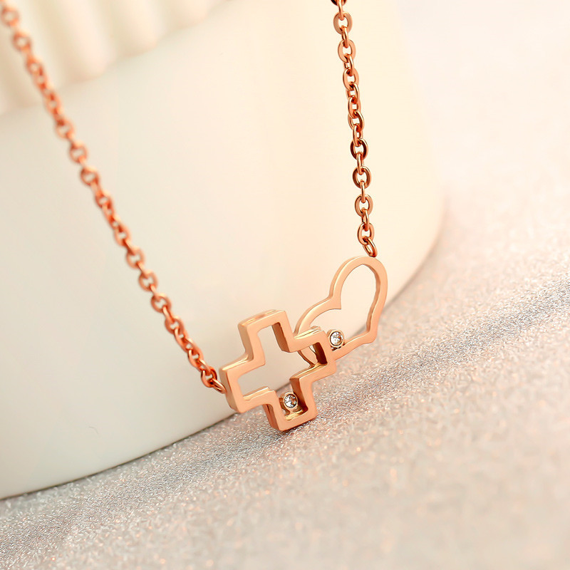 钛钢项链爱心十字架造型坠男款女款锁骨链首饰品送女朋友七夕情人节
