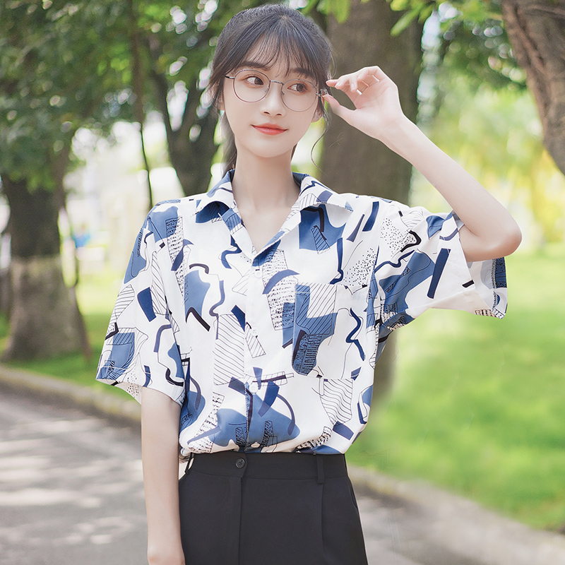 2020夏新款小清新碎花短袖雪纺衬衫女洋气学生港风度假上衣 蓝色 S