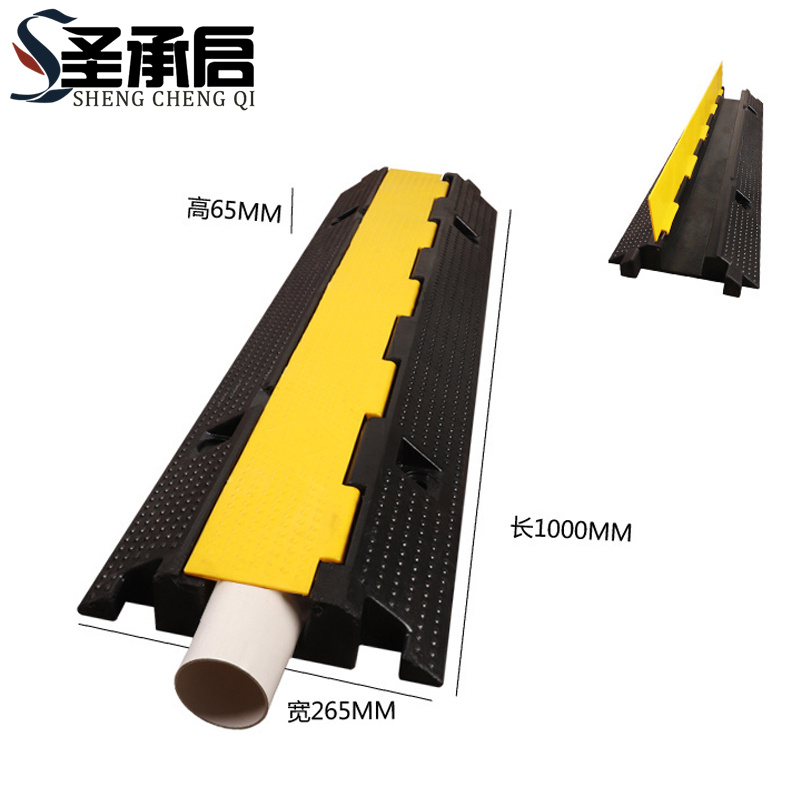 圣承启 道路缓冲带 中一个