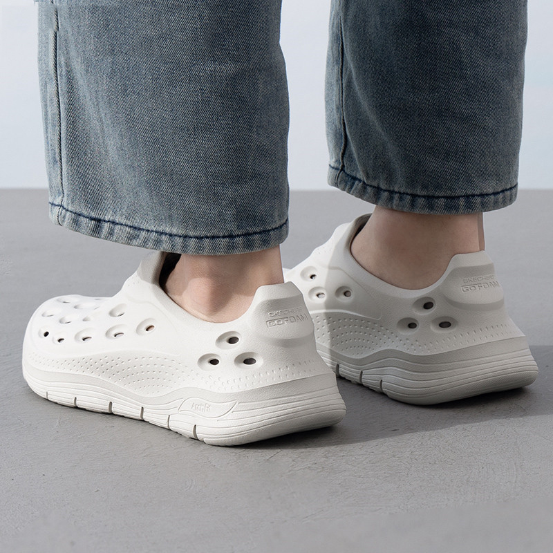 Skechers斯凯奇男鞋新款泡泡鞋轻便洞洞鞋轻质舒适凉鞋243240-OFWT ZP高清大图